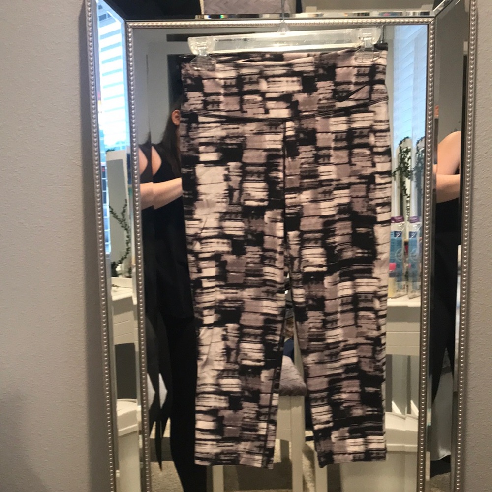 Nike dri-fit cropped leggings